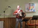 Jiří Líbal ze Srubů zahrál a zazpíval Vltavu